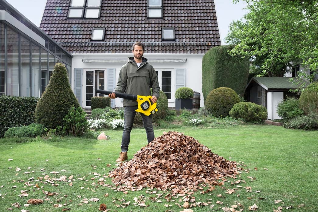 Cleaning your garden without limits - Battery-powered garden tools from Kärcher